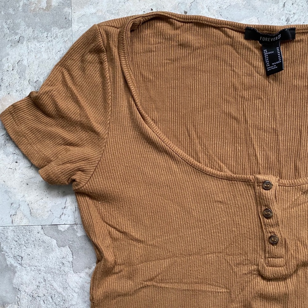 forever 21 | ribbed button crop
